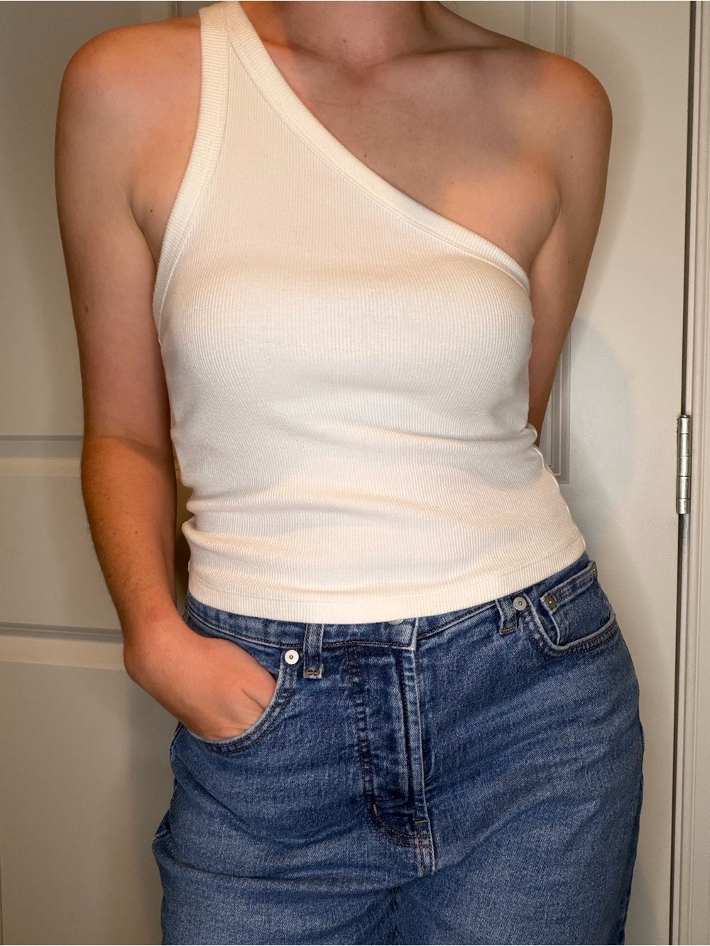Abercrombie & Fitch One-Shoulder Ribbed Tank Top in Cream White - Picture 2 of 4